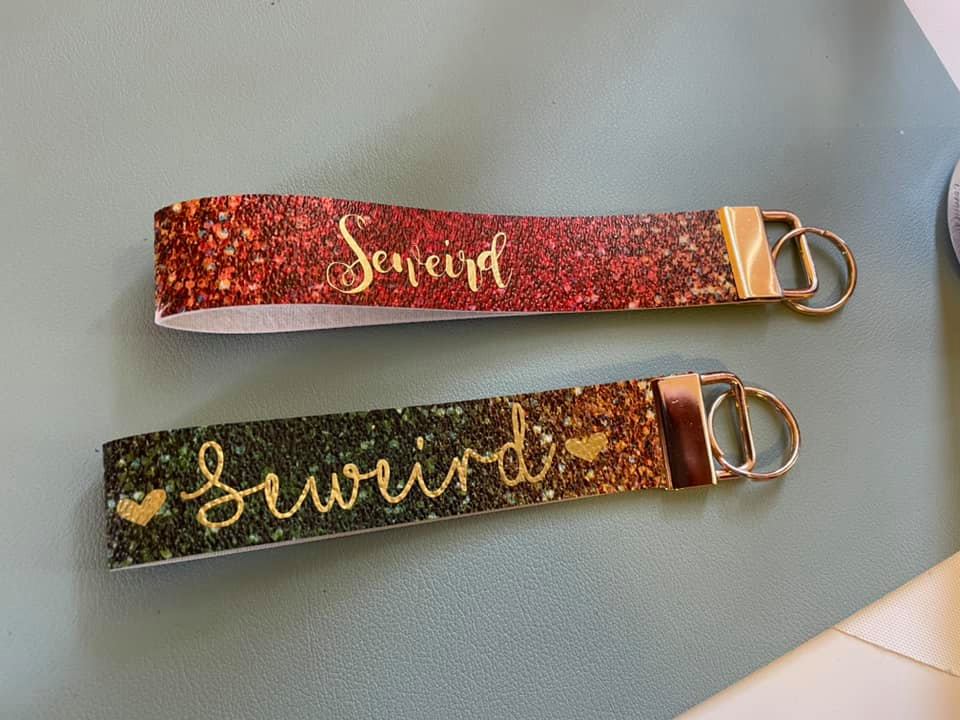 R35 Retail Textured Vinyl Glitter Chunky Red Gold 18″ x WOF